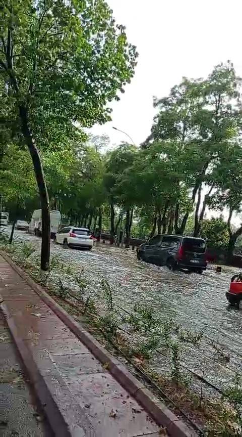 Tahminciler 4 gün, Meteoroloji saatler kala uyarmıştı! Konya’da tarihe geçecek yağış 13